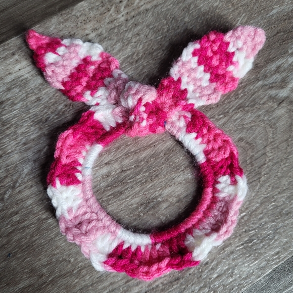 Crochet Candycane Bunny Ears Scrunchies - Set of 5 - Picture 4 of 5